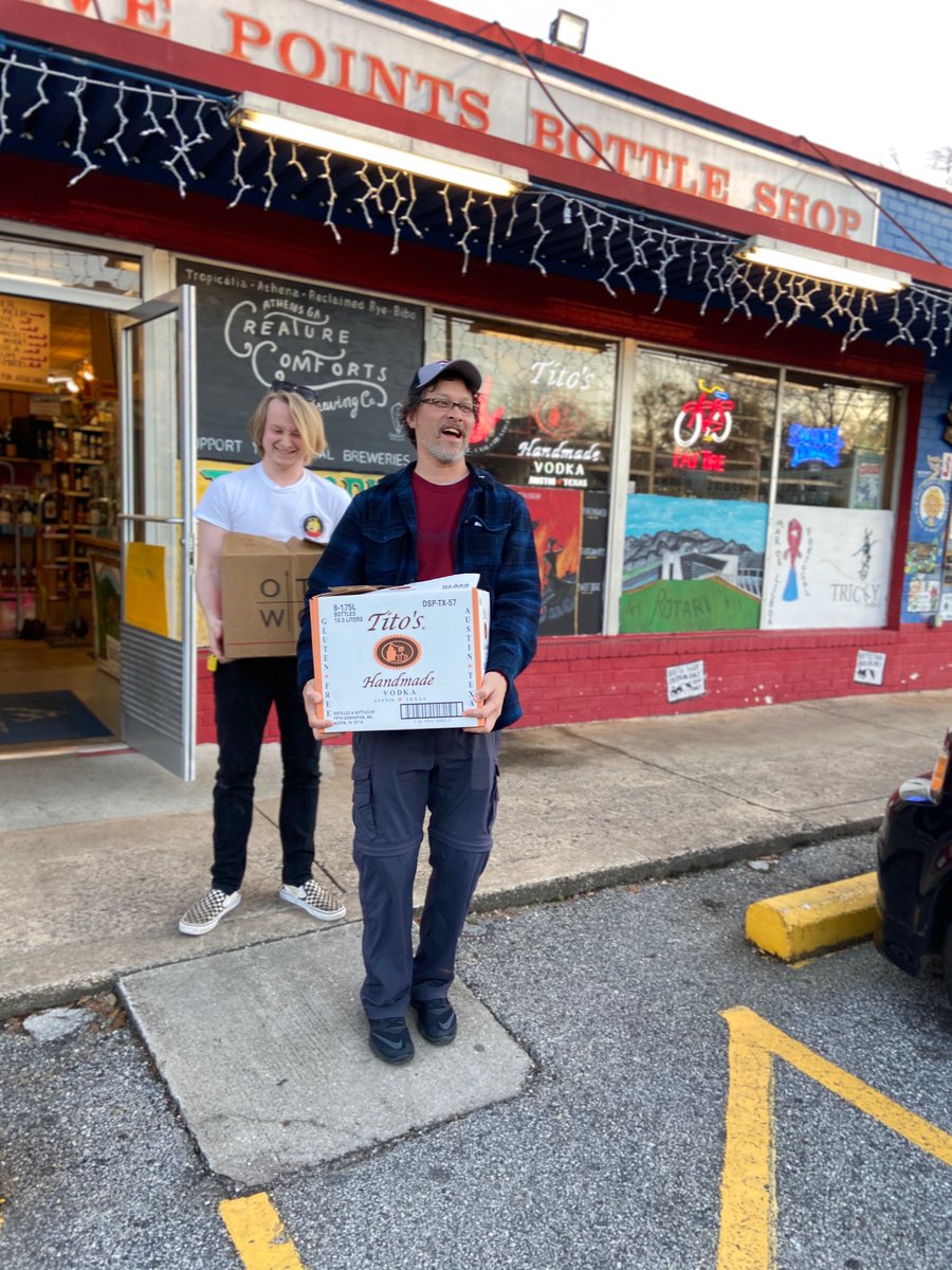 5PointsBottle's tweet photo. G I V E A W A Y🤑 $25 Gift Certificate from us!
🏷 Tag us in your New Years Eve purchases &amp; celebration photos, or use #BottleShopNYE for a chance to win. Do both and be entered twice 🎉

#Hello2020 #partyTime #shoplocalAthens
@5PointsBottle https://t.co/rwR2djADSb
