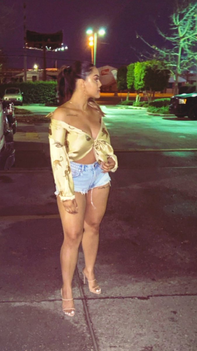 lexieee_lexx_'s tweet photo. 5’2 or “fine too”... https://t.co/SoKqxFDJth