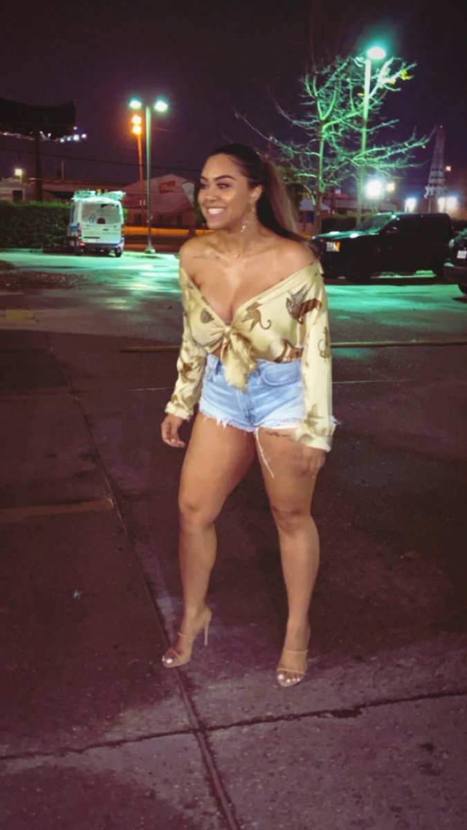 lexieee_lexx_'s tweet photo. 5’2 or “fine too”... https://t.co/SoKqxFDJth