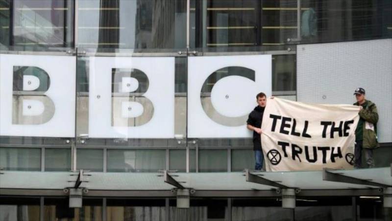ConElMazoDando's tweet photo. El pueblo británico no confía en BBC por dar noticias parciales https://t.co/RwbeQbdZfI  #ElMazoTeDeseaFelizChavidad https://t.co/LE52stRWMN
