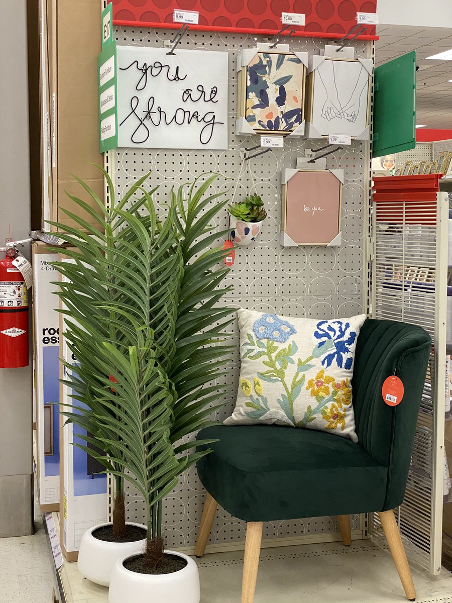 monaworksattarget tweet media