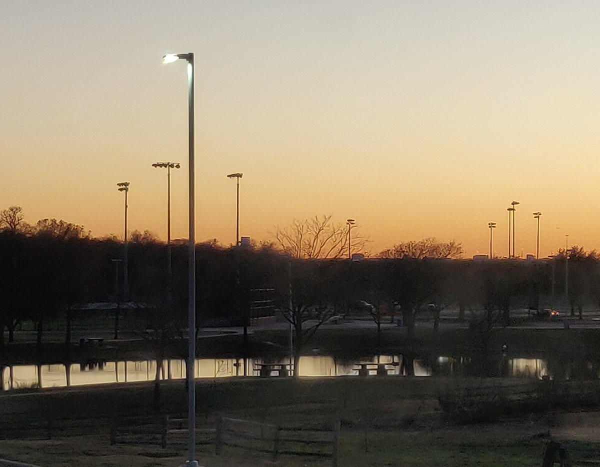 kellywellread's tweet photo. About to start my last #MondayNightLibrarian shift of 2019. Send good vibes for no misbehavior (and I'm not talkin' about ME) π€£
Also, my nice view during my dinner break β₯οΈ π https://t.co/TWH8FOJfNW