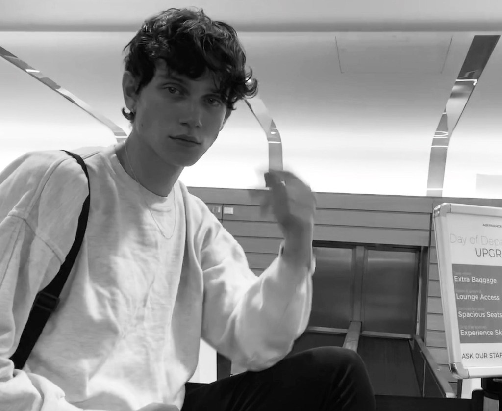 Neitherlands’ Ascending Pop Singer <a href="/RubenNielsPol/">Ruben Pol</a> on Recording Vulnerable New Track, “Painting Mirrors” by @SRMusicMaven screenreels.com/2019/12/30/nei…