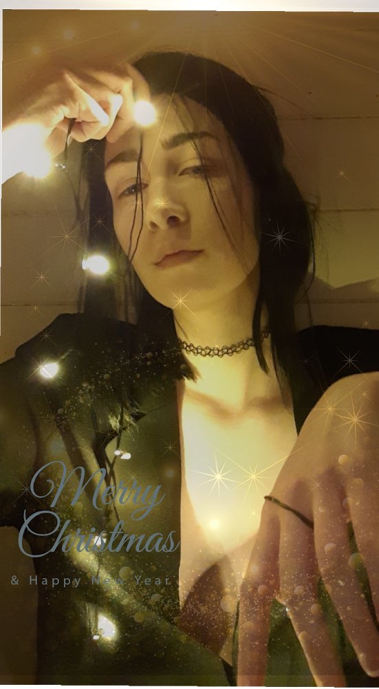 LetUsSimonSnow's tweet photo. A Secret Santa for @KrisRix from @ComeAlongMaisy <33

#CarryOnSS2019 https://t.co/j0farucBmf