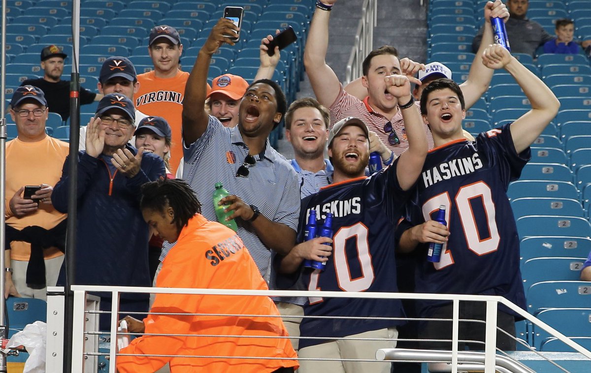 UVAFootball's tweet photo. Pre-game 📸 https://t.co/vwtlzmsVcv