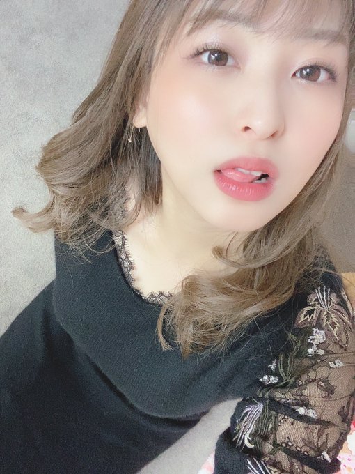 秋山祥子’s pics and videos