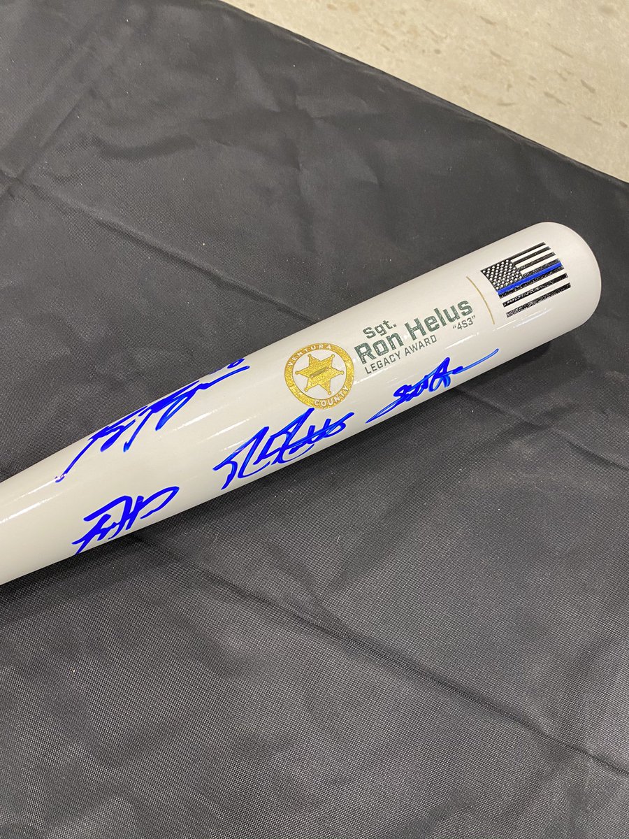 It was a great day at Easton as we presented 2 kids with the inaugural Ron Helus Legacy Award. @Easton_Baseball <a href="/VENTURASHERIFF/">Ventura County Sheriff</a>