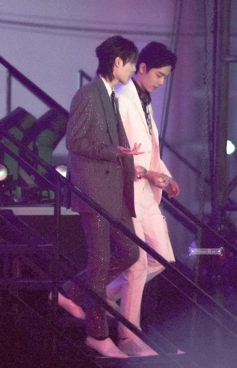 siqgarette's tweet photo. ‘พิ้จ้านฟังหนุนะว่ามะวานหนุซื้อแตวม่อนมา...เท่าไหร่นะ หนึ่ง ฉอง ฉาม...นับนิ้วไม่พอแน้วอะ แน้วๆๆๆน้องแตวม่อนมันหายไปอันนึงหนุว่าแมวมาขโมยแน่ๆ!’

‘หนูกิน’

‘อะนัยนะ’

‘หนูกินไปเองพี่เห็น’ https://t.co/tcKBJpfwyi