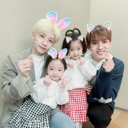 SmileFlowers417's tweet photo. @pledis_17 MARCH - APRIL
Running Man π·
Baek Won Jongβs Alley Restaurant
My Nephew TV π·
Happy Camp π·
VLive X DISPATCH Low Tone Show
Kitchen Pui Pui π·
#SEVENTEEN #SVT_2019 @pledis_17 #2019_SVT_YEAR https://t.co/MrEokbu56U