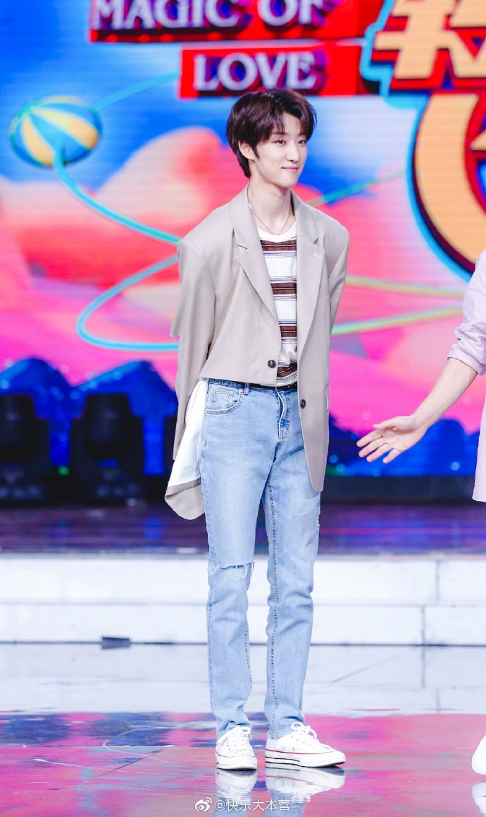 SmileFlowers417's tweet photo. @pledis_17 MARCH - APRIL
Running Man π·
Baek Won Jongβs Alley Restaurant
My Nephew TV π·
Happy Camp π·
VLive X DISPATCH Low Tone Show
Kitchen Pui Pui π·
#SEVENTEEN #SVT_2019 @pledis_17 #2019_SVT_YEAR https://t.co/MrEokbu56U