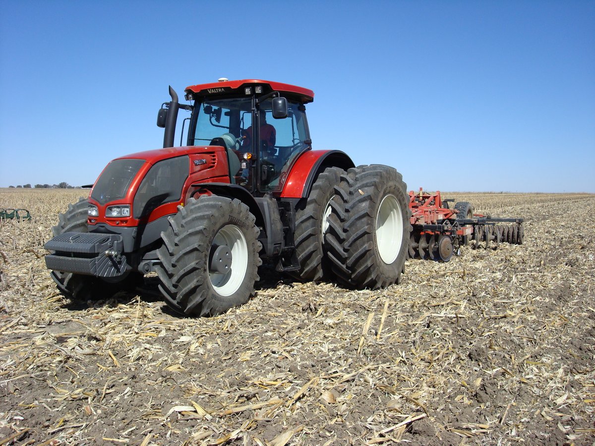Valtrac1's tweet photo. The last day of 2019.
Let's make it count!
#valtra #valtraglobal #tractor #farming #farmers #valtrac #southafrica https://t.co/AnfD82ppnn