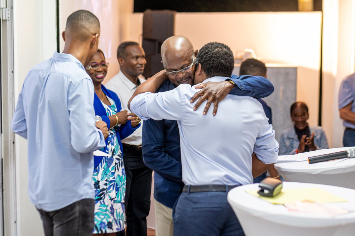 [LES VISAGES DU GOSIER]👥👩‍🦳🧔🏾👴🏼👱🏾‍♀️
Tous réunis autour de <a href="/patrice2pj/">patrice pierre-justi</a> pour que notre ville du Gosier réussisse.
Jean-Luc Rempartcole, Pdt de l'association Restan-la . "Patrice Pierre-Justin sera un Maire à l'écoute de la population et qui composera avec elle" #hommedengagement