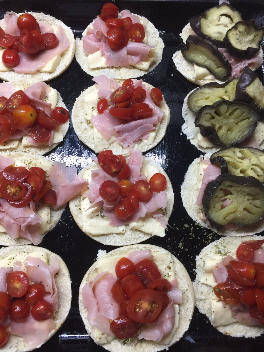 giselju's tweet photo. #fakePizza #ChefsKiss https://t.co/KR21NvSr0i