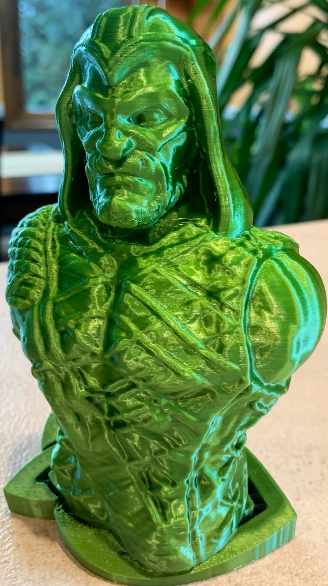 TTYT3D's tweet photo. Here is the Silk Green  #SilkPLA #Filament isn’t that shiny?!? Green Arrow never looked so silky!#3dprintingindustry  #3Dprinted #3dprinter  #3Dprinting #dccomics #GreenArrow #Arrow #SuicideSquad https://t.co/sBCphkxtKW