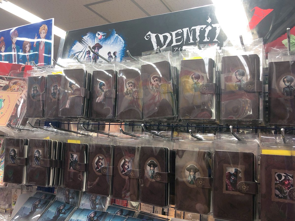 アニメイト池袋本店 5階オススメ 池袋本店5階にてidentityvのコーナー大展開中 スマホケースやトレーディング商品もございます 映像も流し中 是非皆様 池袋本店にお越し下さい Identityv Id5 アイデンティティファイブ 第五人格 T