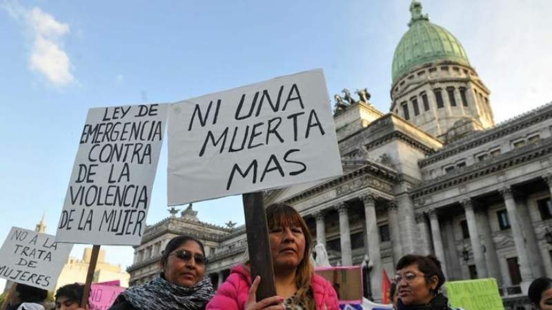 bruniamisbebis's tweet photo. "En 100 años van a haber más raqueles, protestando en las plazas, en casa del gobierno. Los van a tirar abajo, se van a caer uno por uno." #atav https://t.co/W6G1PaBjvO