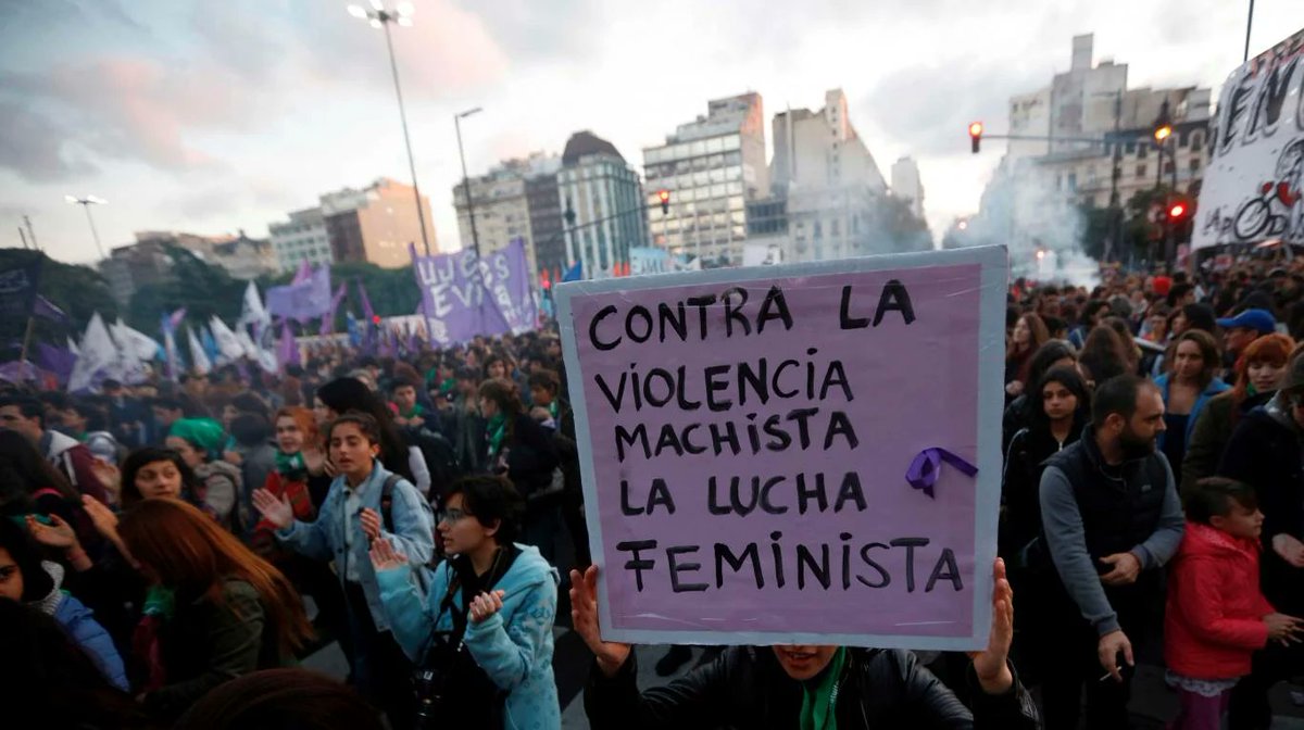 bruniamisbebis's tweet photo. "En 100 años van a haber más raqueles, protestando en las plazas, en casa del gobierno. Los van a tirar abajo, se van a caer uno por uno." #atav https://t.co/W6G1PaBjvO