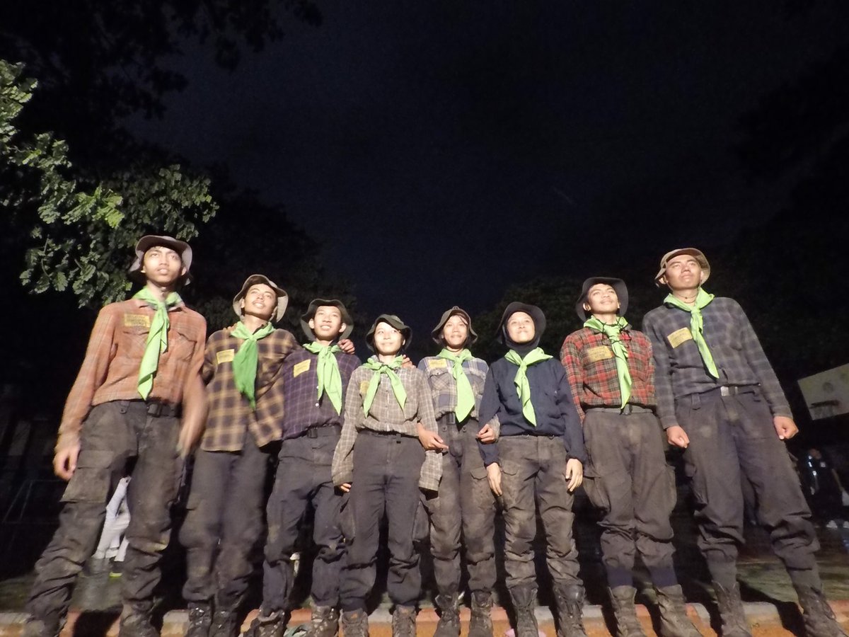 Selamat datang dikeluarga ini, semoga syal yang tersemat mengingatkankan kamu kepada proses yang ditempuh. Terus tumbuh dan haus akan ilmu.
HIMSIPAL!