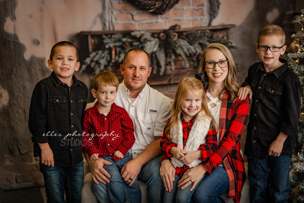 EllesPhoto's tweet image. Our indoor Holiday minis were a hit this year!! We can't wait for next year! We hope everyone had a blessed and happy holidays! We are looking forward to the new year!  @ellesphoto.com #family #ellesphotostudios #ellesphoto #northalabama #limestonecounty #athens #twostudios