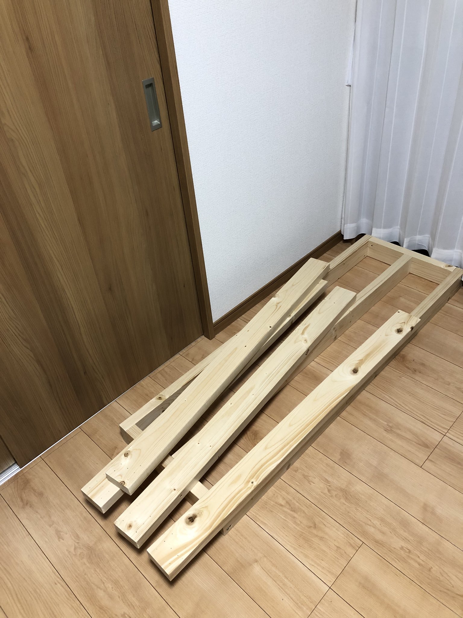 蜜柑海老 こちらが設置スペースです まずはコンパネ仕入れてきます 今日買わないとホームセンターもお休みに 水槽を置く 台はコンパネを敷きますが 1番下の水槽台の下にコンパネを敷くか迷ってます 水槽台 水槽棚 水槽台diy 水槽台自作