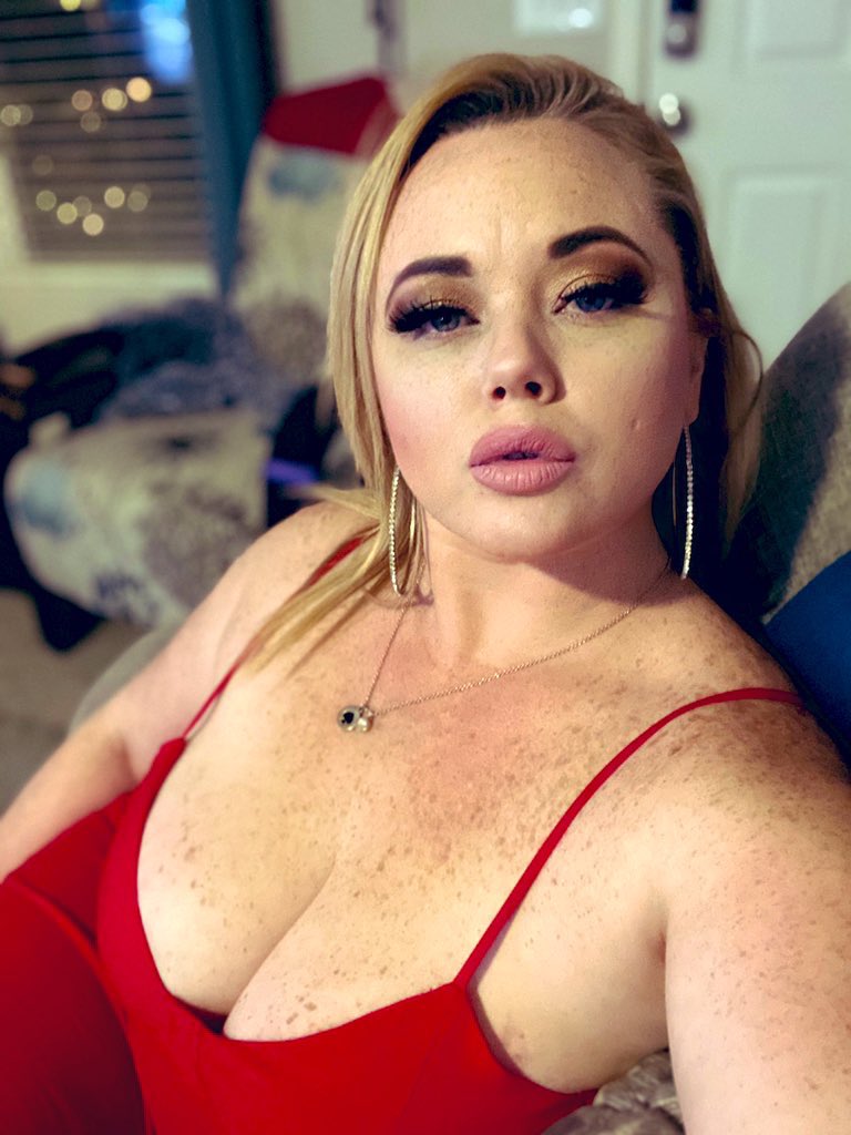 I love to make out💋👄👅 https://t.co/nwoxD4vIDx