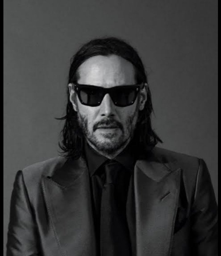 FansReeves's tweet photo. #keanureeves de óculos para melhorar sua noite 
#fanskeanu #keanureevesfans 
#keanureeves #FANACC #fanaccount #welovereeves #welovekeanu #jonnwick #keanureevesforGQ #keanureevesphotoshoot https://t.co/0sM5XM89No