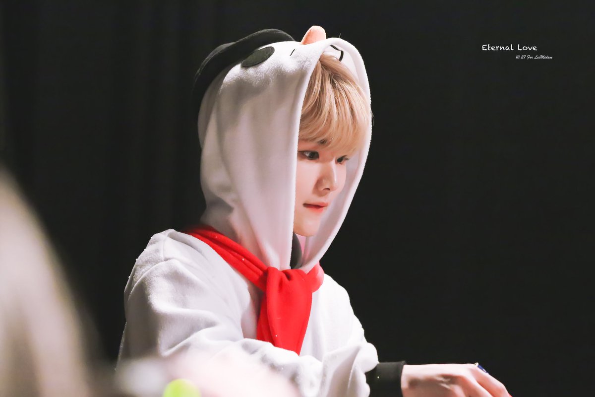 1027Eternal's tweet photo. 191225 Christmas FM HQ
#이미담 #leemidam
 ❄️ ❄️❄️ https://t.co/CGNVtYsx5H