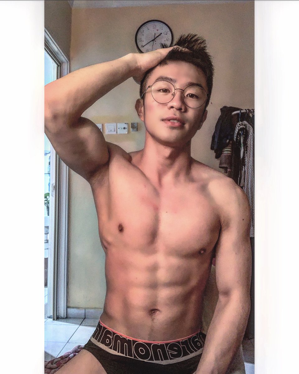 EricZei1005's tweet photo. 2019最后一天,还喜欢我的人,谢谢你们,
讨厌我的人,辛苦了你们,在接下来的一年希望你们都还在,给我鼓励给我批评,让我比2019年更不要脸😂😘谢谢❤️
#ericzei #2019 #lastday #abs #chest #young #renoma #muscle #22 #endoftheyear https://t.co/7T9ZmzA2tb