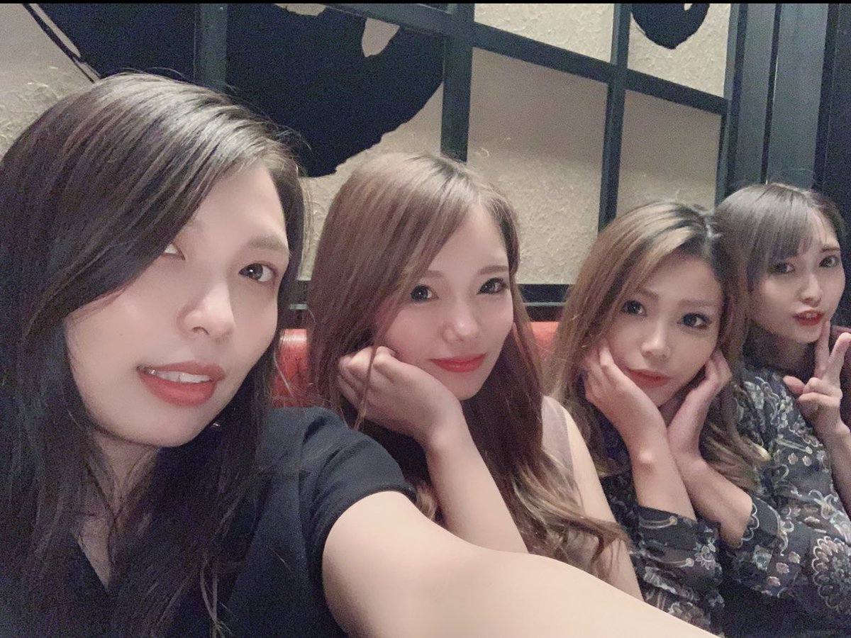 rionejp's tweet photo. みんな来年もよろしく〜
大好きでえす(+相方) https://t.co/MVFL32biXa