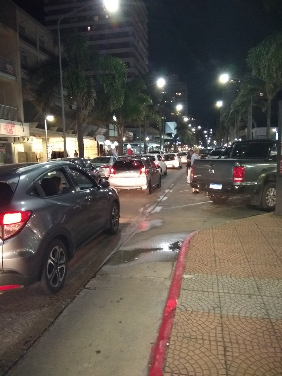 Mara24600731's tweet photo. Punta del este a full evidencia la gran crisis actual https://t.co/EeNigYsWFc