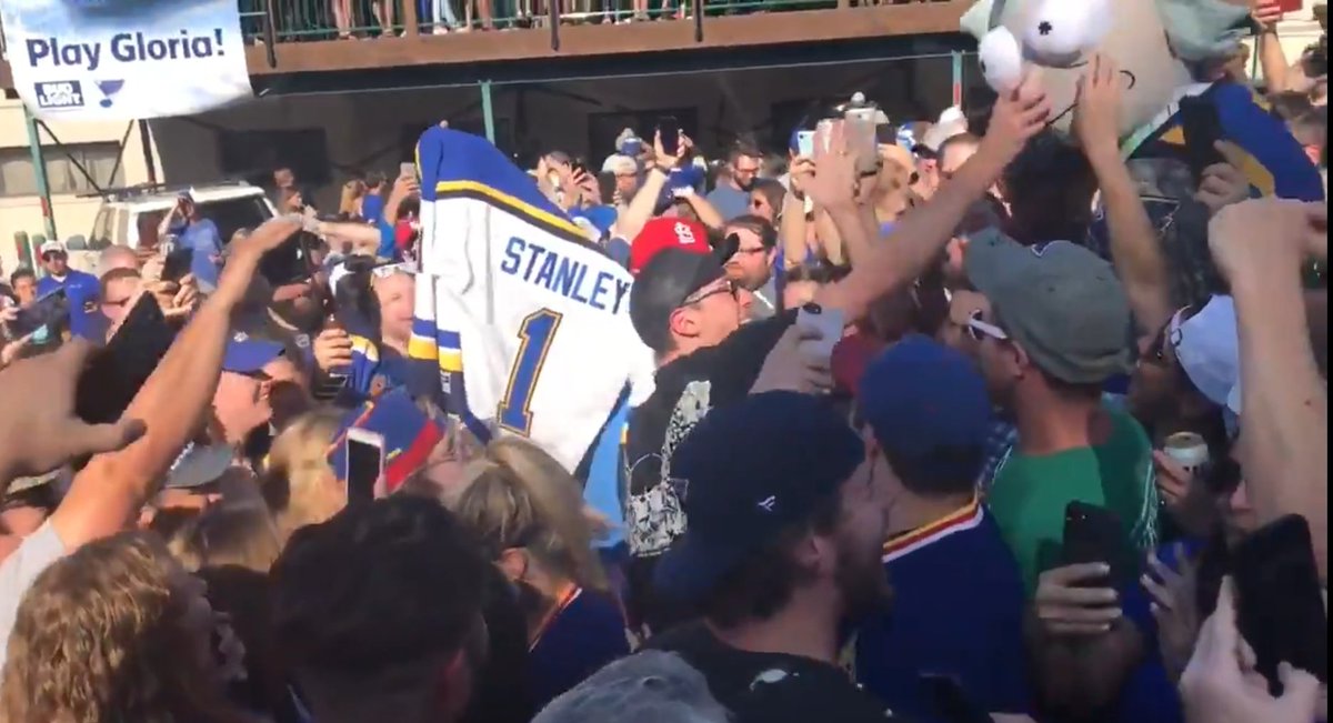 AtipofMYredSTL's tweet photo. @kilgoret95 @binnnasty @DP_57 @StLouisBlues "WINNING!" "Winnington,Winnington,Winnington! 🎶 #JB50 #CapTipTo50 https://t.co/BY301xgbiN