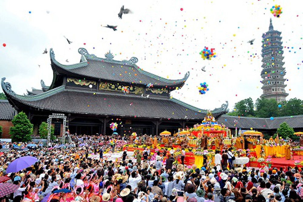 Navisoft2's tweet photo. What do you do in the first days of a new year?
For Vietnamese, we often visit our relatives or go to pagodas, temples to pray for a fruitful year.
#NewYear #custom #Vietnam https://t.co/wNV62u4jUA