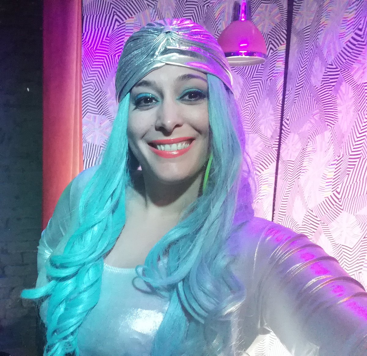 CristinaCondeS's tweet photo. En #MicroteatroMadrid convertida en #Transhumana os volveré a esperar desde el jueves hasta el domingo día 5 de enero, que ya será el último día.
Esta siendo una gran experiencia y os agradezco a todos vuestras visitas.
#MicroTransHumana en @microteatro
#TranshumanayDigital #Mad https://t.co/YsVCk1AGW0