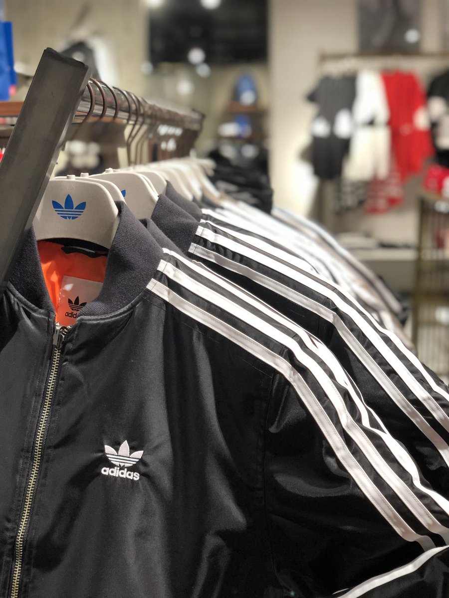 藤井大丸 Presale 本日最終日 藤井大丸公式snsフォロワー限定 Presale 12月25日 水 31日 火 6f Adidas Originals Shop ジャケット 11 440円 スウェット 7 031円 ジャージ上 9 680円 ジャージ下 7 911円 フォロワー限定の税込価格です 12月31日 火 は