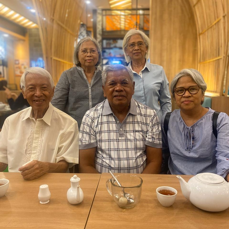 Happy for you all
Gathered in 1959, since their parents back to Jakarta

Lost their second brother in 1981, on fighter jet accident, mother in 1989 and father in 2003

Here, they look forward of 2020

Love you all
Happy New Year