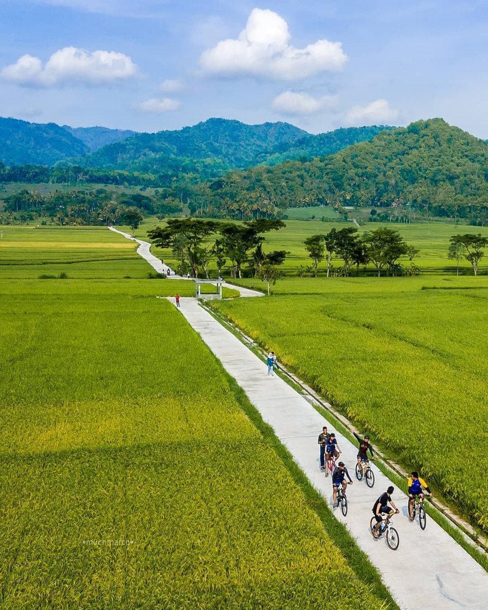 Instal Aplikasi Visiting Jogja Twitterissä: "Hamparan sawah dan perbukitan  yang hijau 😍 Around Geblek Pari, Nanggulan-Kulon Progo 📍Jogjakarta ,  Indonesia Photo by @muchmarco #yogyakarta #kulonprogo #wisatajogja…  https://t.co/N7xsFMHrCs"