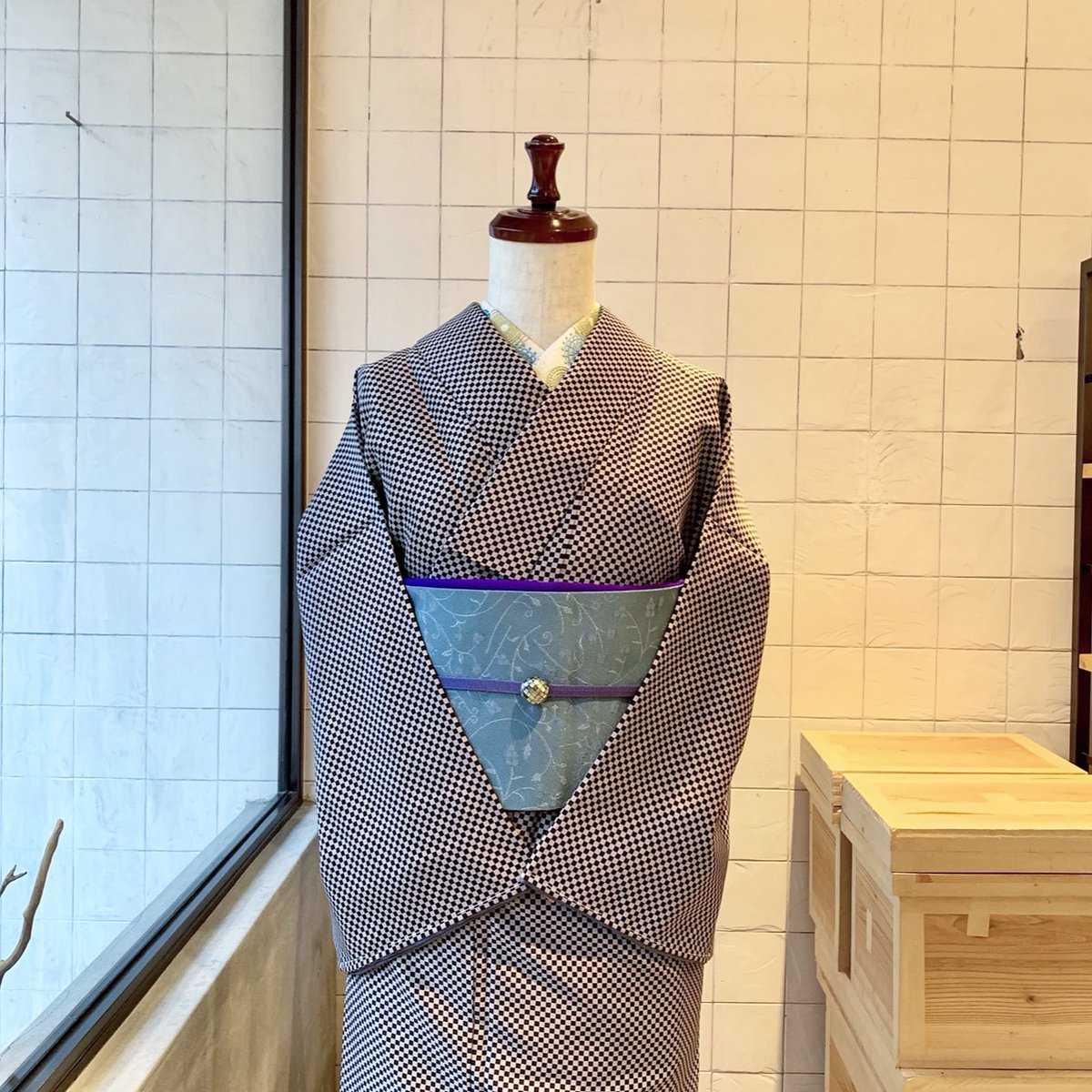 otsuka_kyt's tweet photo. 【福袋コーデ👘】
今年最後の本日も福袋コーデを一部お見せしちゃいます✨全部で3万円+税のお得なセットです🥺🙌
販売は、店頭、SNS共に1/1(水)12時からスタートです☝️
全20コーデは12時に https://t.co/fpv27GtBxy にアップいたしますので、皆様ぜひ争奪戦にご参加くださいませ！🎍
#大塚呉服店 #京都 https://t.co/DrHW2KKPRI