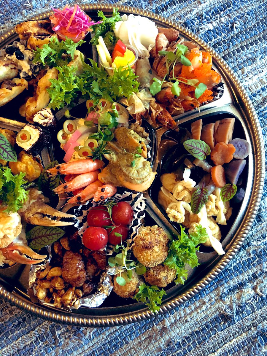 Rieco Katou 達成感٩ ๑ ᴗ ๑ ۶ 年々作業効率が上がり予定時間を上回る出来上がり 今年は全18品 燻製boxに4品入っています 喜んでいただると良いな 熊本グルメ お正月 おせち オードブル 創作料理 手作り 自家製