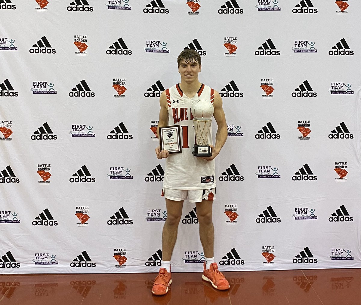 CorbinKing9's tweet photo. Battle at the Border Champs!! Great team win and thanks too the Community for coming out and supporting us. Also thank you @LandrumHoops  for another great Tournament!! https://t.co/JZDTD5kzBh