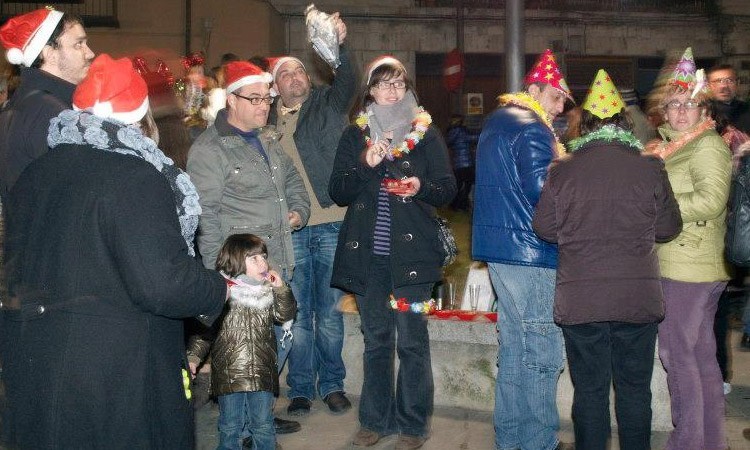 la_bustia's tweet photo. El comiat del #2019 i la benvinguda del #2020, entre repic de campanes i festes de #capany #Martorell #SantAndreudelaBarca #Olesa #Esparreguera #Abrera #Sesrovires #Collbató #Castellví #Gelida #Masquefa ➡ https://t.co/AwRM9isRxu https://t.co/ugQbSU0RDj