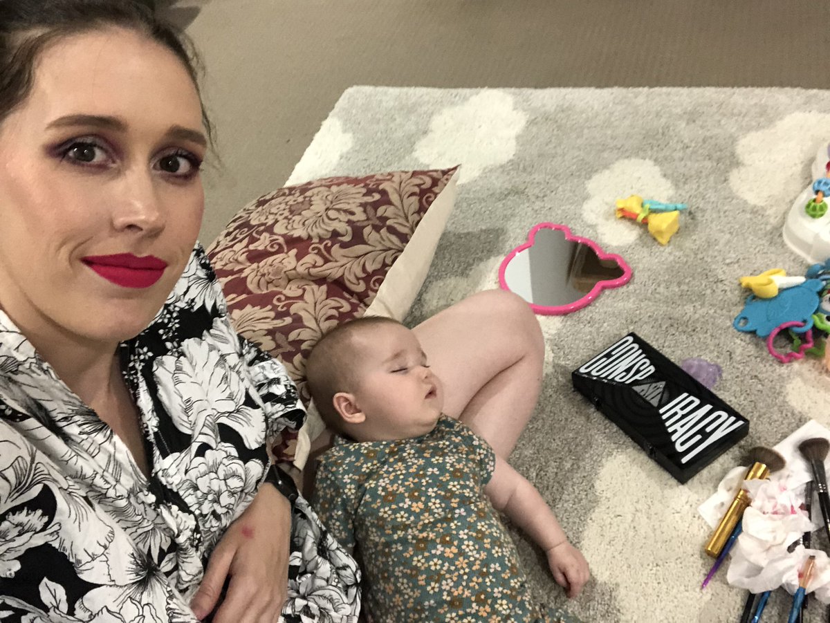 kay8e's tweet photo. Thanks @shanedawson and @JeffreeStar for helping this stay at home mum feel glam again 🥰 #ShaneXJeffree #ConspiracyPalette #ausnye #nye https://t.co/ovi4Zevov3