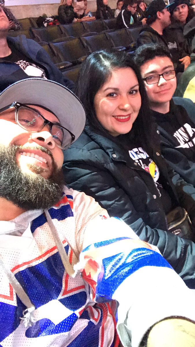 SneakerheadsLA's tweet photo. We here!!!!! #wwela https://t.co/YPLxkNMgpX