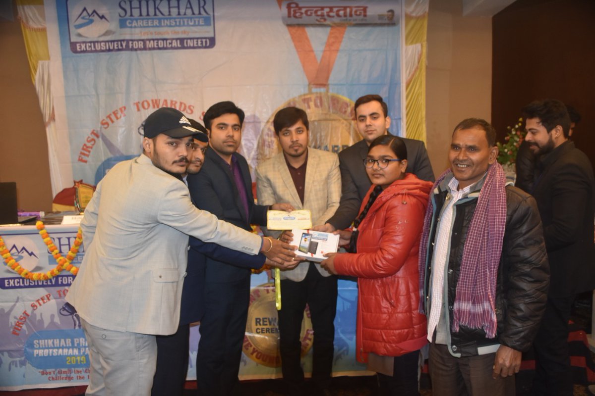 AbhishekJhaNITP's tweet photo. #SHIKHAR_PRATIBHA_PROTSAHAN_PARIKSHA2019
#SEMINAR2   #SIWAN

TEAM SHIKHAR was overwhelmed with presence of huge crowd of students and their parents.

Many students were awarded with TAB, wrist watches, bags, medals, certificates and scholarship. https://t.co/HsuD97Zmv9