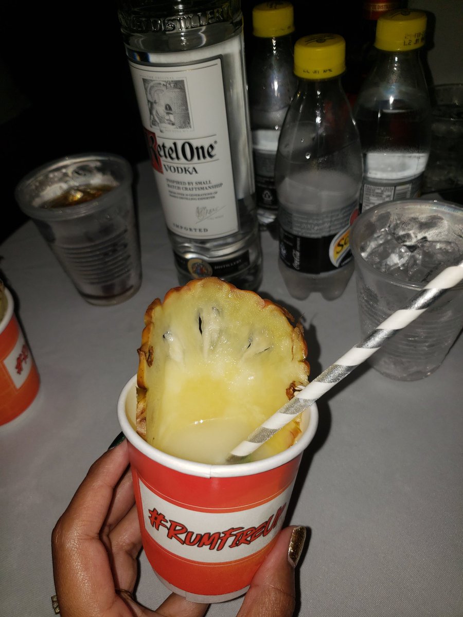 Dah slushie yah NICE NICE NICE NICE NICE. Mi GLAD mi come out come drink dis! 🍍🥥💥😚🎄🇯🇲 #OllyMo #TisTheSzn #RumFireUp 
<a href="/RumfireJamaica/">Rumfire Jamaica</a> <a href="/JermzInRealLife/">Jeremy Rickards</a>