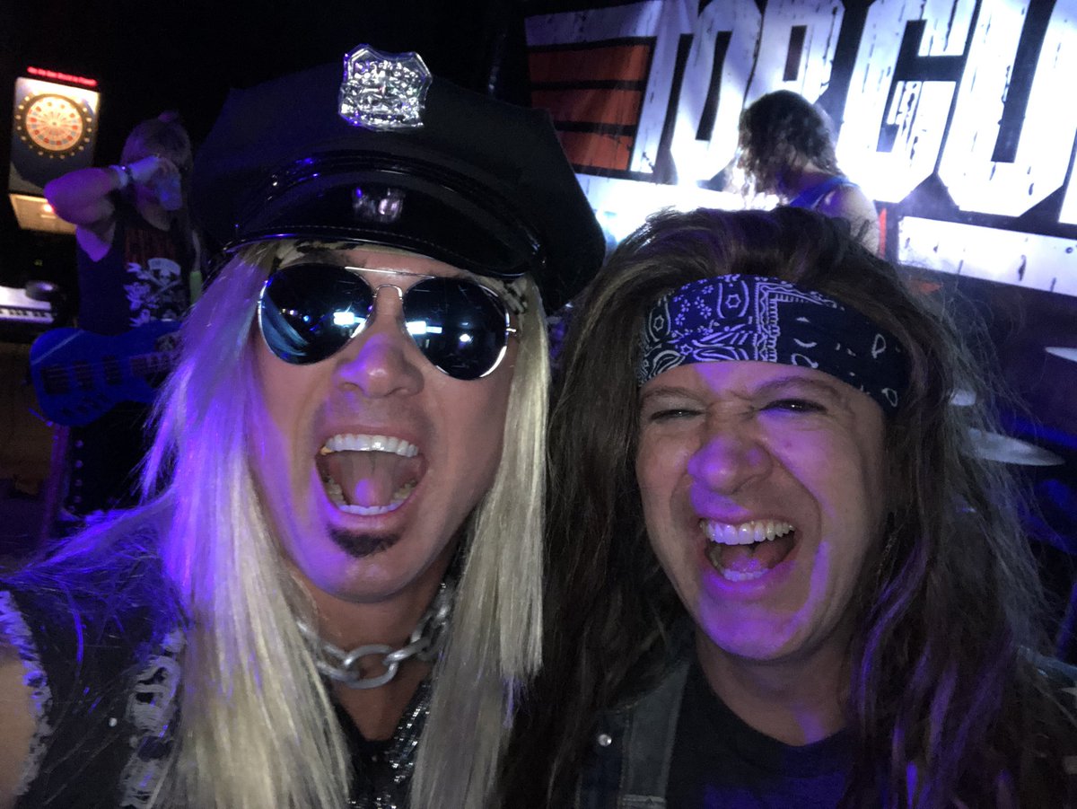 TopGunZstl's tweet photo. Top GunZ is back a @HelensFitz on Sat., 1/4! Reserve your tables now! Let’s RAWK! https://t.co/KtNGznbLqg