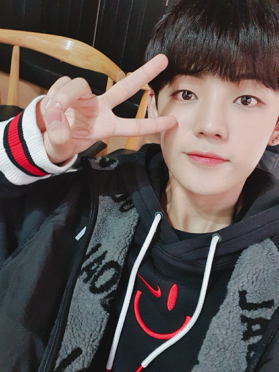 official_ACE7's tweet photo. [#에이스_찬]

오늘 축하해주셔서 진심으로 감사해요.
저는 너무 행복한 사람인 것 같습니다ㅜㅜ😍
감사하고 또 사랑합니다.

#ACE #에이스 #CHOICE #초이스 https://t.co/5iVgF3nmg4
