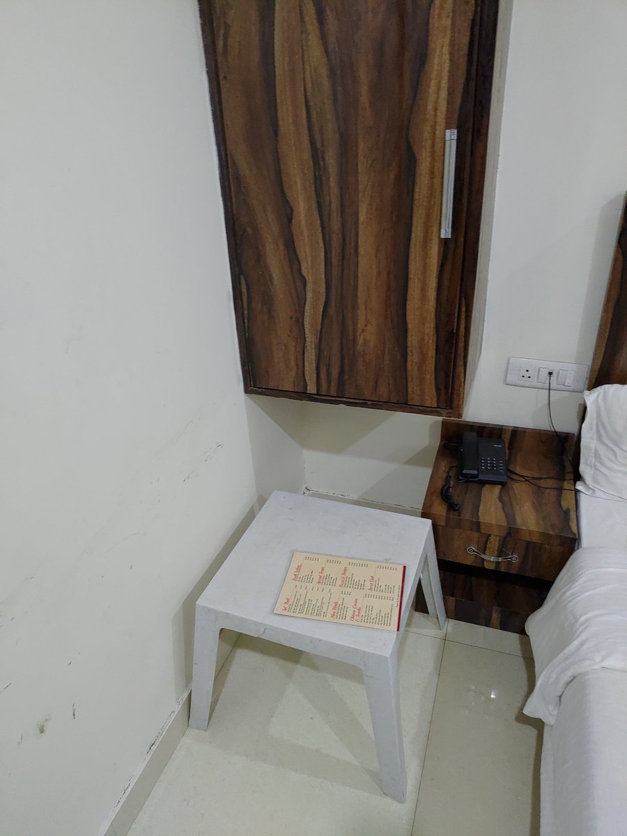 HasejaNaresh's tweet photo. @7rahulc @sidtreebo @kaddyiitr @TreeboHotels @consumercourtin The room category promised at the time of booking was Maple and the actual room allocated is way too substandard. Customer care didn't even bother to look at the pics and said no refund. Is this Treebo standard? https://t.co/7UjVfLggAC