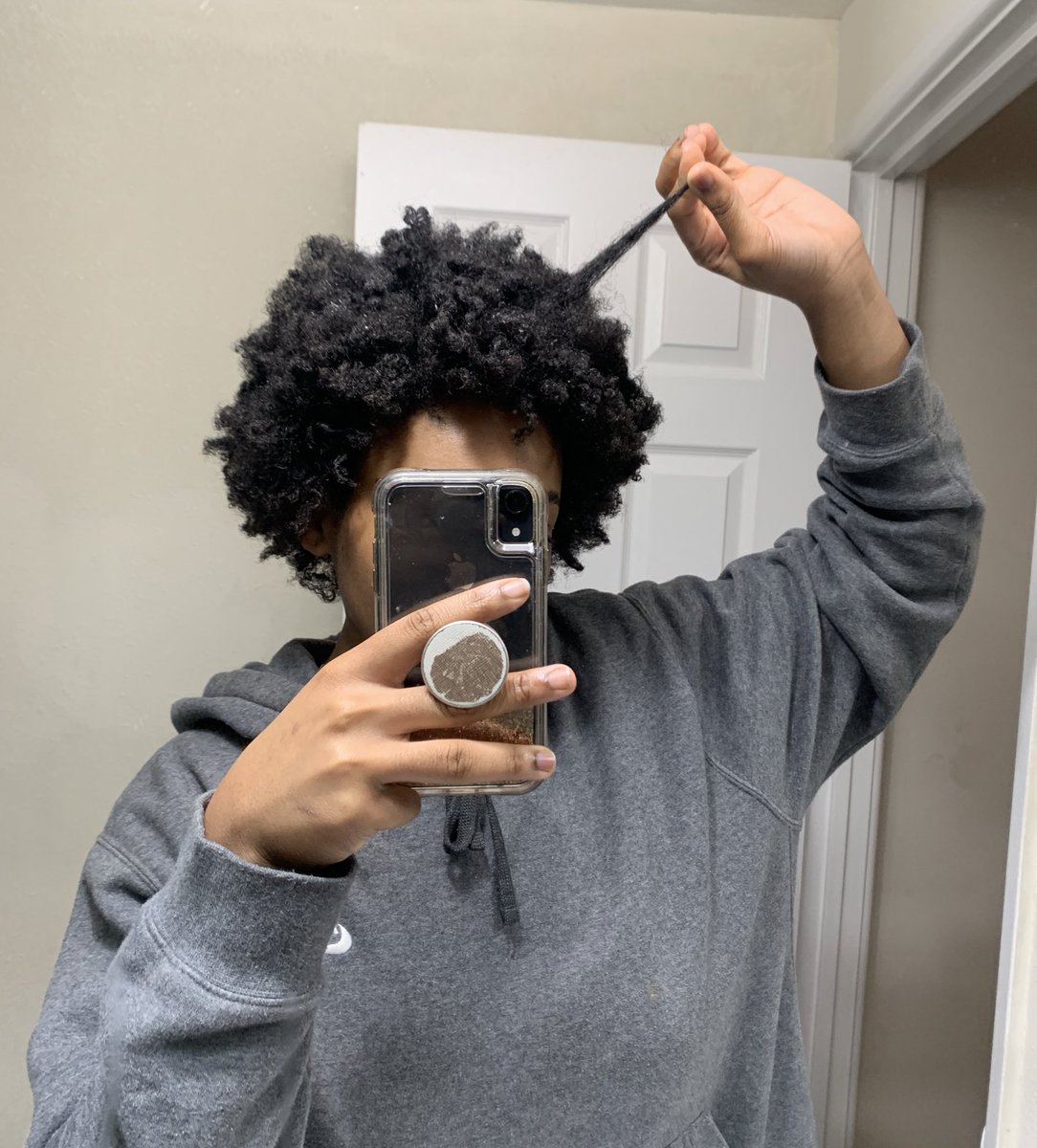 dajjrambo's tweet photo. Um wow It’s my Natural Hair-iversary! Can’t believe it’s been 1 Year already. I never used to be able to commit to my natural hair and let go of relaxer. But I promised myself I would set the example for my Daughter and I’m so happy I did 🦋 ! #GrowthCheck https://t.co/OcJ3GdYUkE