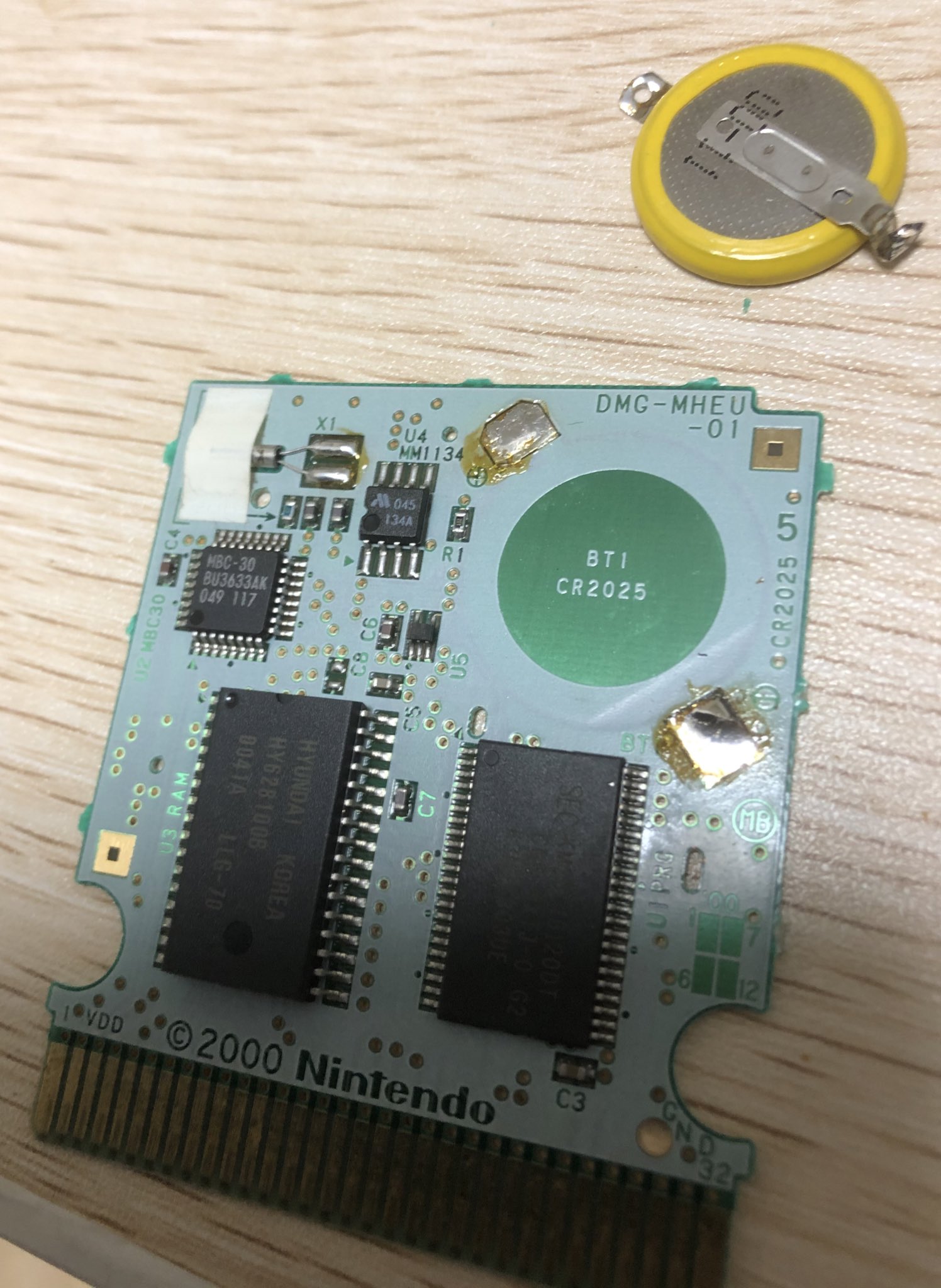 おまえ 正月にやるポケモンクリスタルの電池交換しました スーファミ用に買った電池を代用で使いましたが上手く行ったよ ポケットモンスタークリスタル T Co Xms5cegqik Twitter