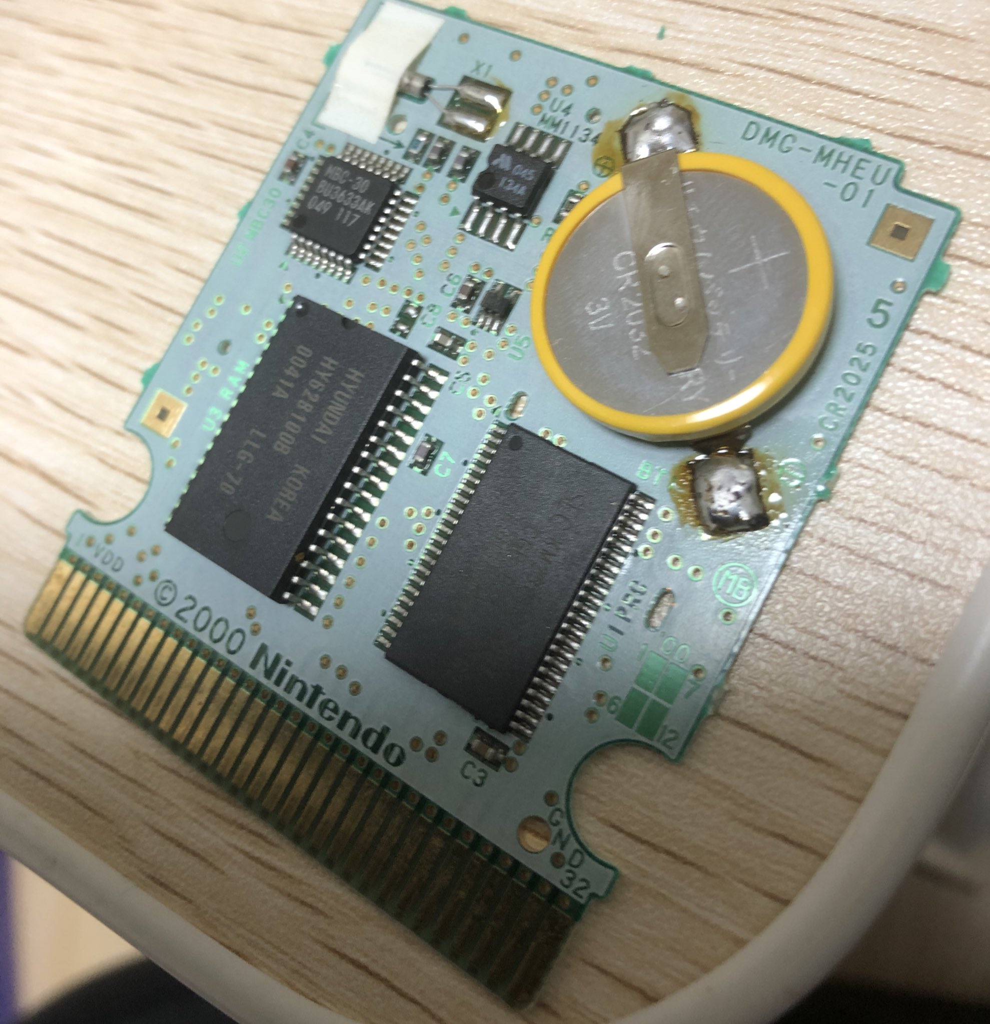 おまえ 正月にやるポケモンクリスタルの電池交換しました スーファミ用に買った電池を代用で使いましたが上手く行ったよ ポケットモンスタークリスタル T Co Xms5cegqik Twitter